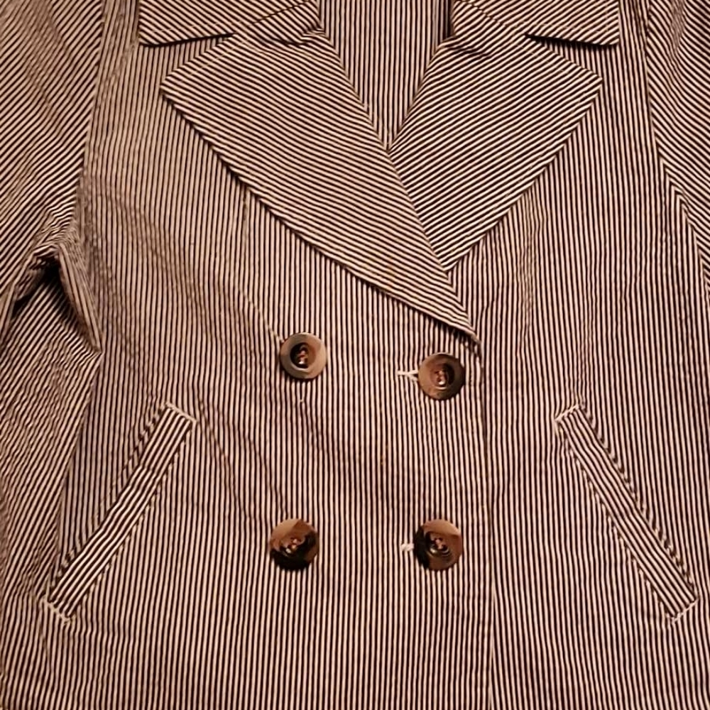 Black & White pin stripped jacket.